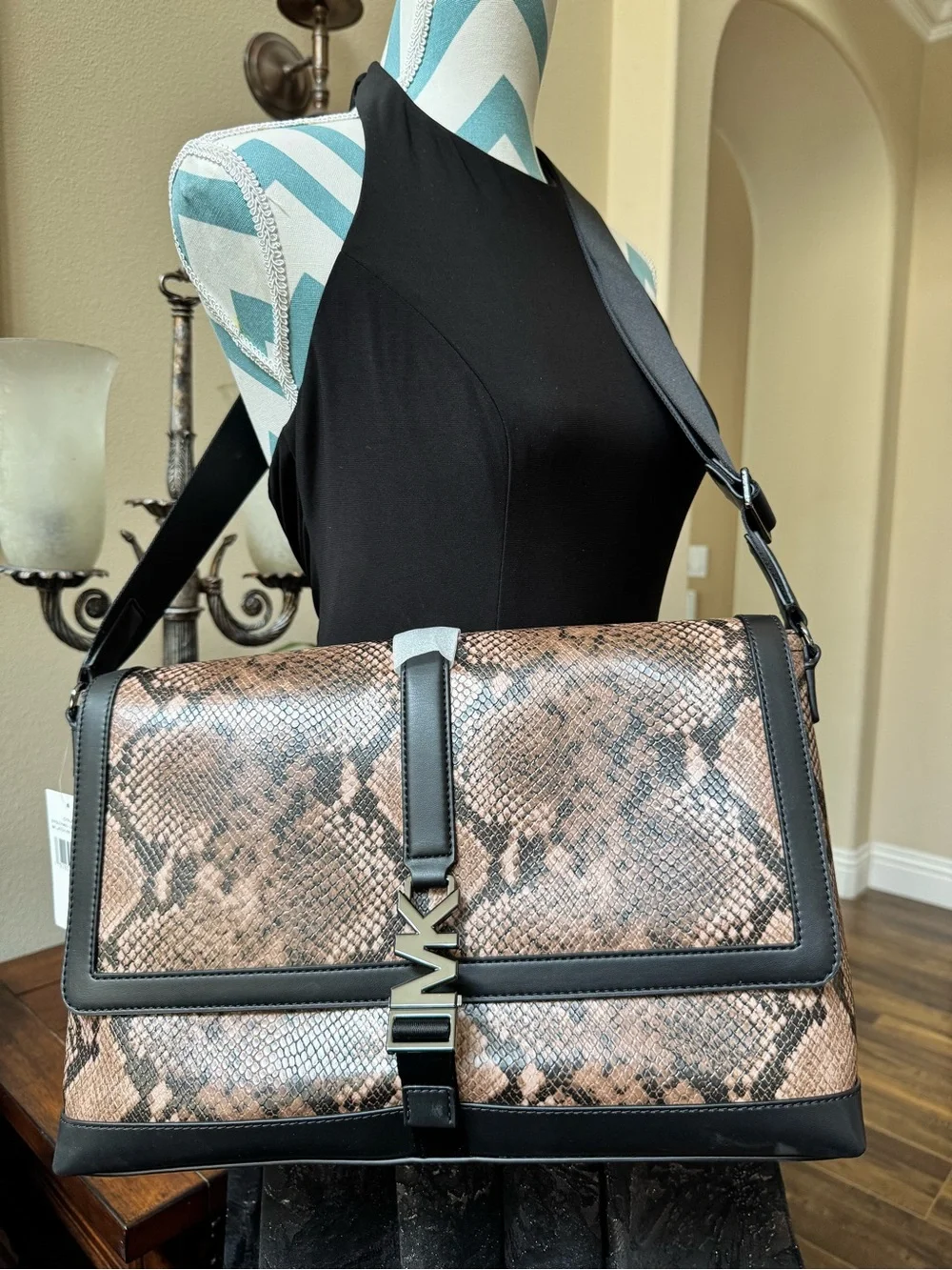 ✅NEW “MK” Driftwood Latch HW Slim Messenger Bag